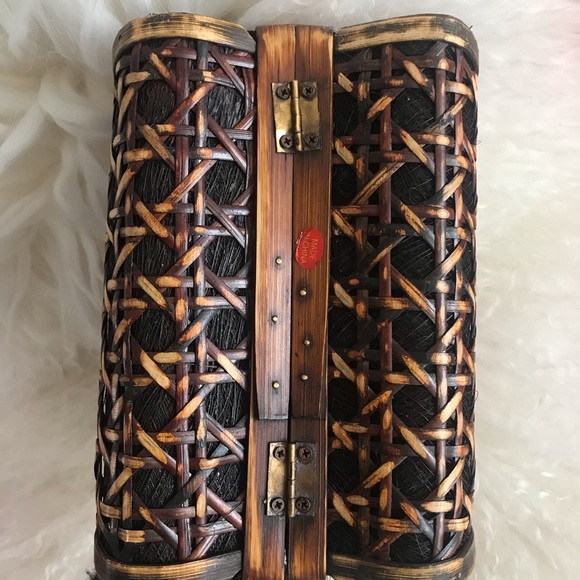 Dainty Wooden Weave Purse - Picture 5 of 8